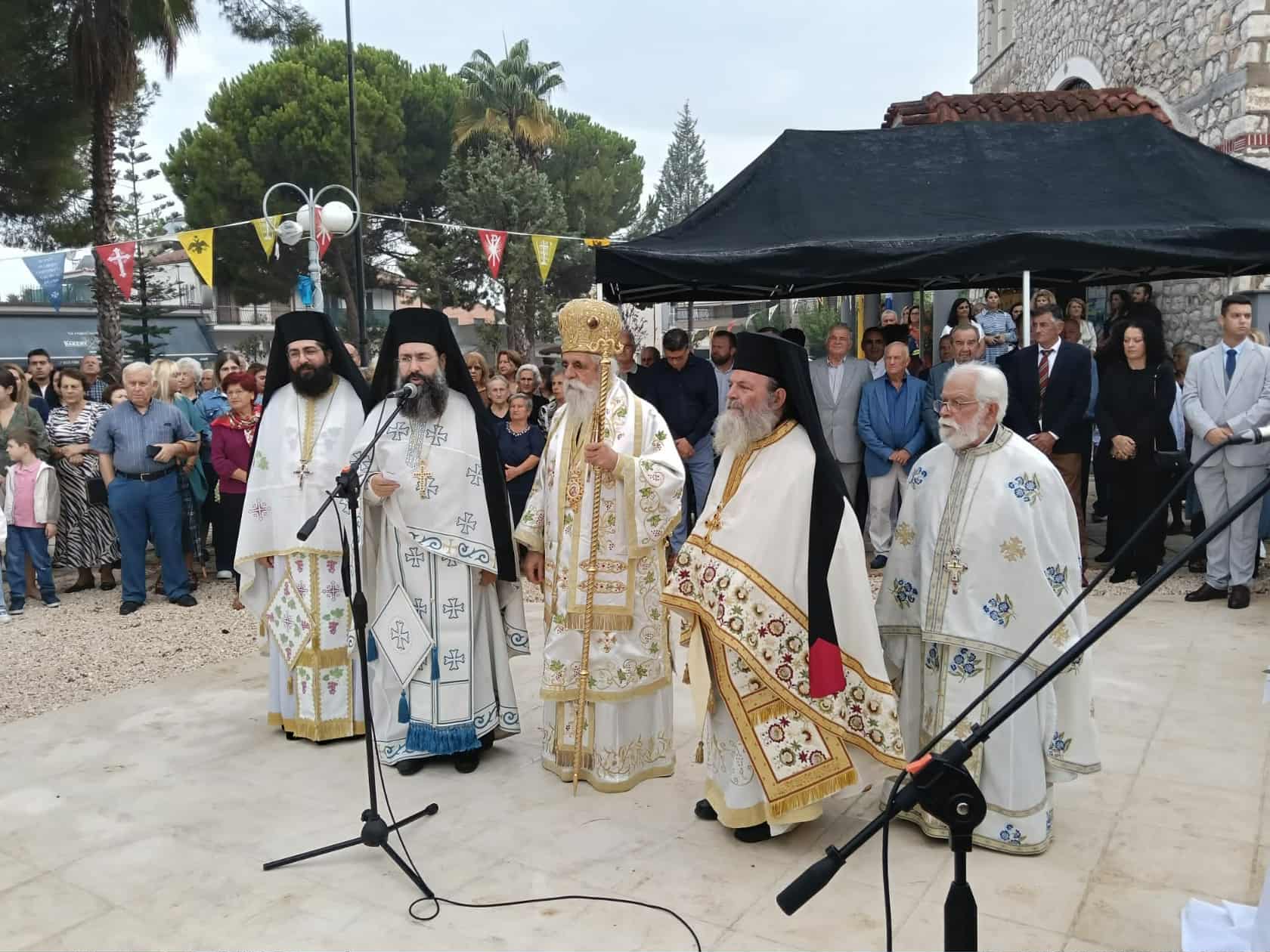 ΔΕΙΤΕ ΦΩΤΟ: Αποκαλυπτήρια του Μνημείου Προσφύγων Μικρασιατικού Ελληνισμού στη Ν. Μανωλάδα