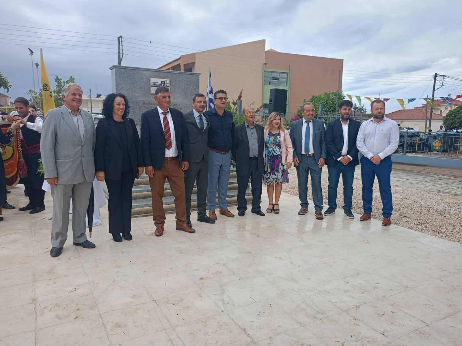 ΔΕΙΤΕ ΦΩΤΟ: Αποκαλυπτήρια του Μνημείου Προσφύγων Μικρασιατικού Ελληνισμού στη Ν. Μανωλάδα